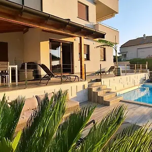 Apartment Luxury Near The With Private Pool -exclusive Use, Banjole